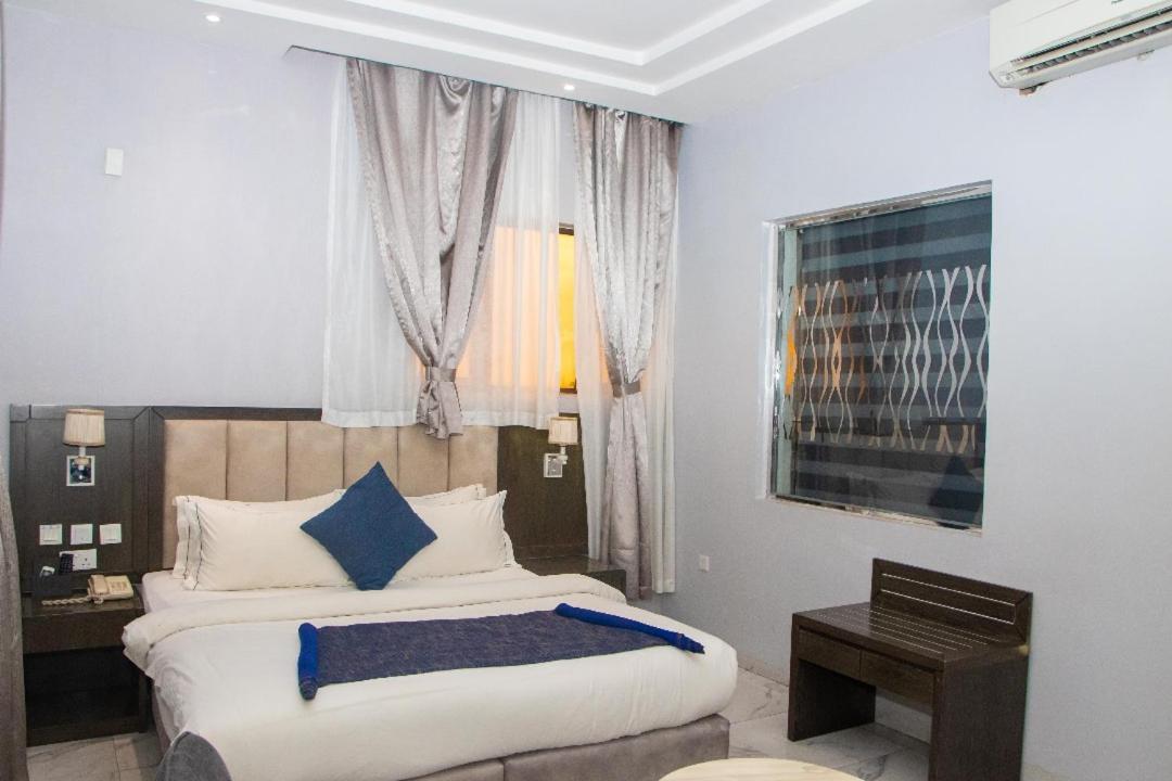 Perfecto La Villa Hotel And Suites Lagos Eksteriør billede