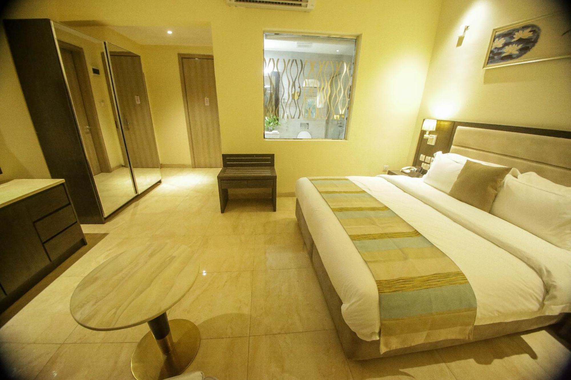Perfecto La Villa Hotel And Suites Lagos Eksteriør billede