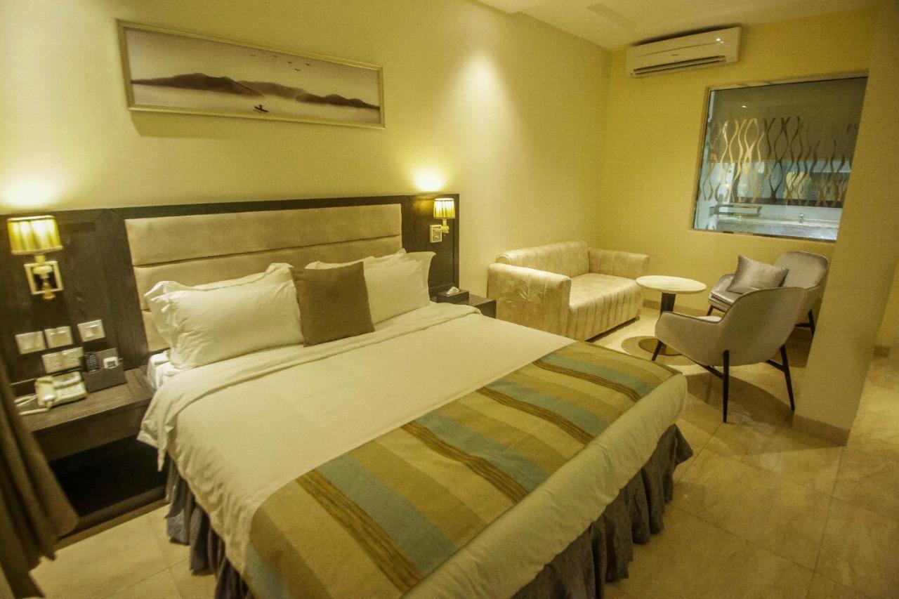 Perfecto La Villa Hotel And Suites Lagos Eksteriør billede